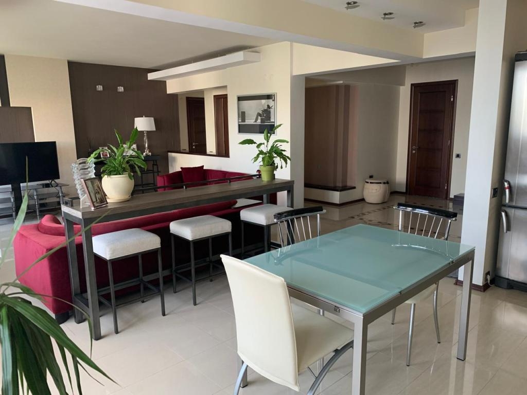 продажа многокомнатной квартиры номер A-174376 в Приморском районе, фото номер 18